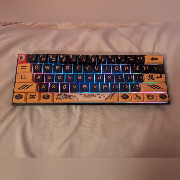 Black and Yellow XVX M61 Tiger Gaming Keyboard Graffiti Style - Picture 2 of 14
